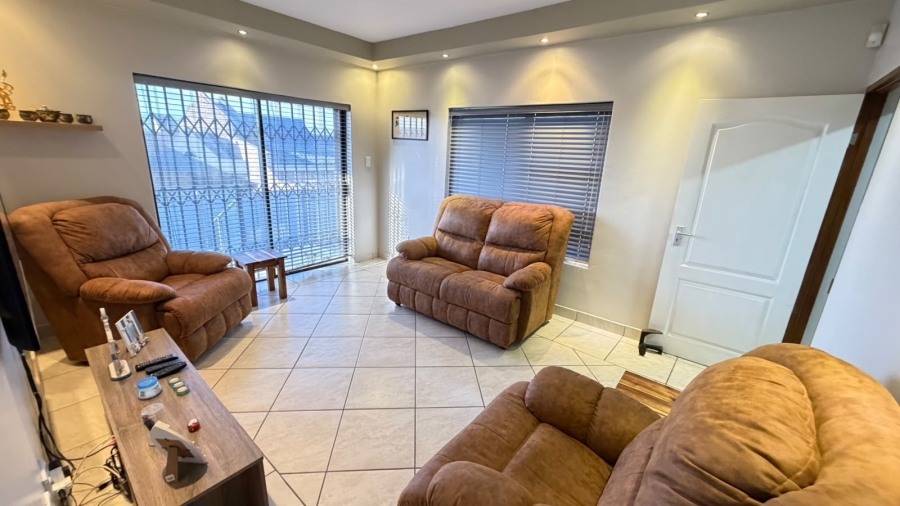 4 Bedroom Property for Sale in Hartenbos Heuwels Western Cape